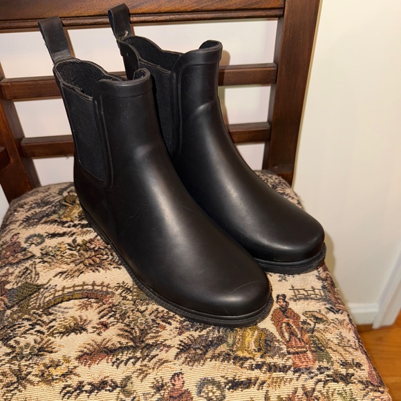 ✨ J.Crew Matte Black Chelsea Rain Boots | Waterproof | Size 7 ✨ - Picture 9 of 13